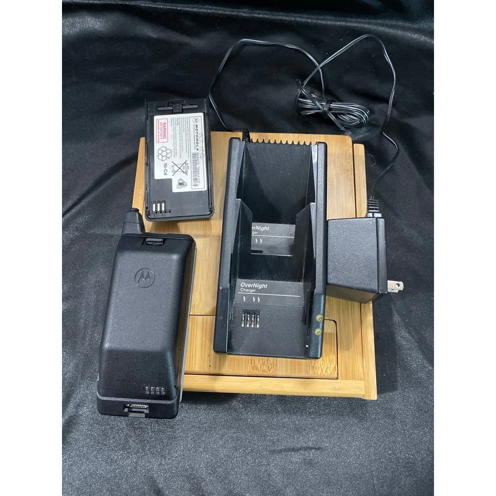 Motorola  Vintage‎ Flip Phone Grey with Charger Base
